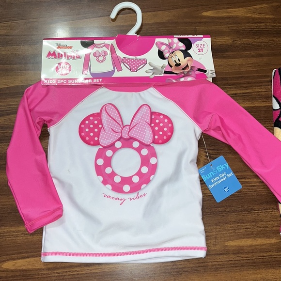 Disney Minnie Mouse two piece swimwear 2T and towel - Picture 2 of 11